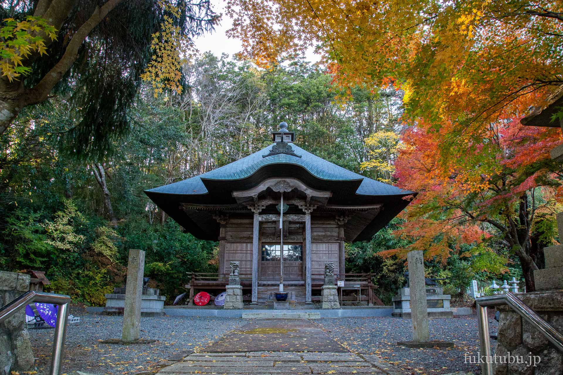 宝蔵寺 他県にも負けない、紅葉が美しいお寺